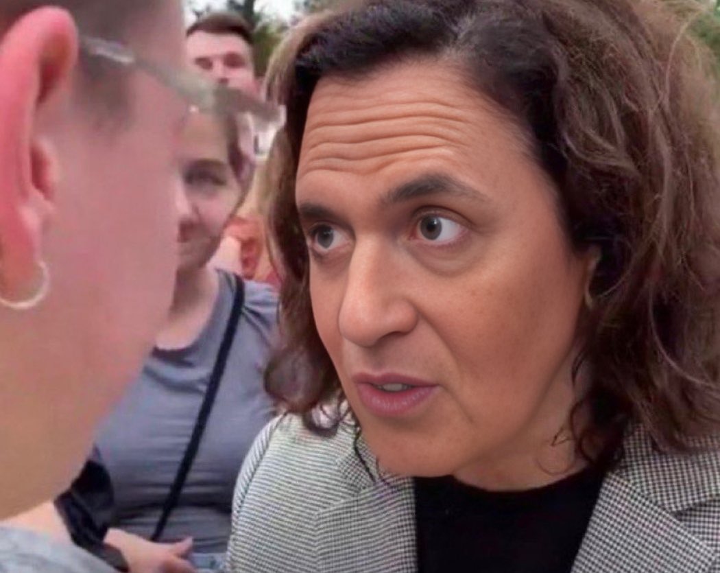 Now that the blue check is in place it seems this is the official unofficial $Mark twitter. 
Tell your friends