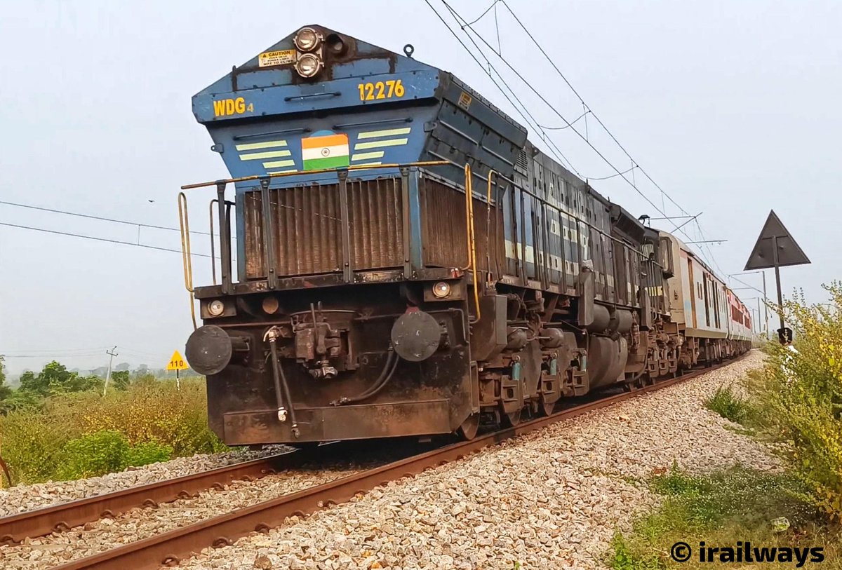 Long Hood ! 
. 
In Frame UBL WDG4 12276 hauling 07325 Kalaburagi - SSS Hubballi One Way Deepavali Special via Raichur, Ballari
31 October 2024
👇Video Link :-
youtu.be/gHYZFmyT7wg?si…
. 
#irailways #IndianRailways #kalaburagi #gulbarga #hubli #hubballi 
<a href="/drmubl/">DRM Hubballi</a> <a href="/SWRRLY/">South Western Railway</a>