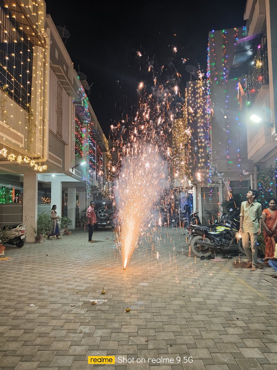 ash_gupta16's tweet photo. @realmecareIN Here's my best Diwali pic shot on realme phone 🪔🎇
#realshinewaliDiwali 
#realmesupport 
@realmecareIN 
Join 
@cool_bindra 
@santoshgodage 
@Nitesh805181 
@UniverseChild8 
@Phantom_Voyager https://t.co/GiBJYLYTYQ
