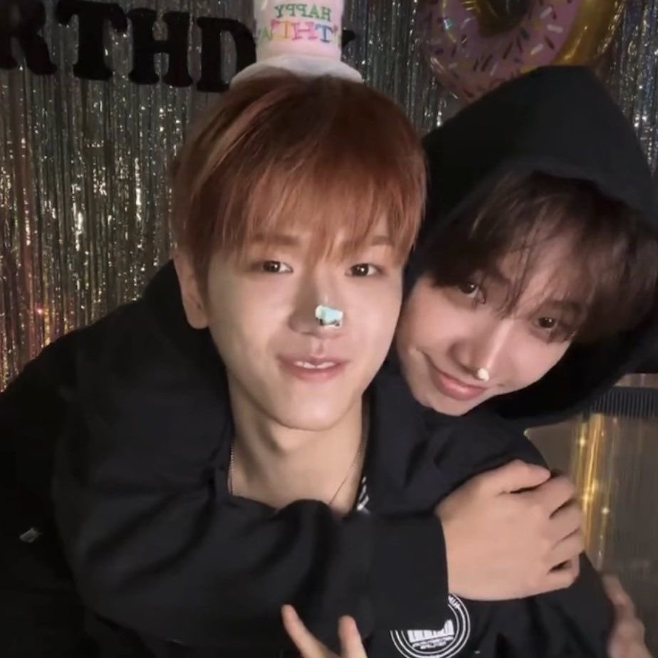 cr3ampuffs's tweet photo. 🐶🦦 Once the live was over Jaehyun wanted to spend the night with riwoo! 
top: myungjae
bttm: riwoo https://t.co/rO31Jts4ck