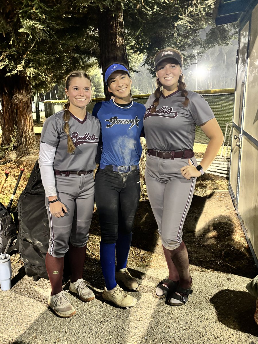 MackenzieM2026's tweet image. So good to see my old teammate out at the fields! 
We play tomorrow at 8:00 AM and 9:30 AM in Salinas, then we begin bracket play. Come out and watch us play! #nwbullets
