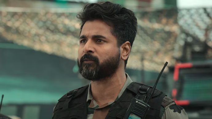 vrkiyyer's tweet image. What prevents Tamil filmmakers and reviewers from conveying to the public why heroes like Major Mukund Varadarajan sacrifice their lives in Kashmir and the cause they serve? 

#Amaran #AmaranFDFS