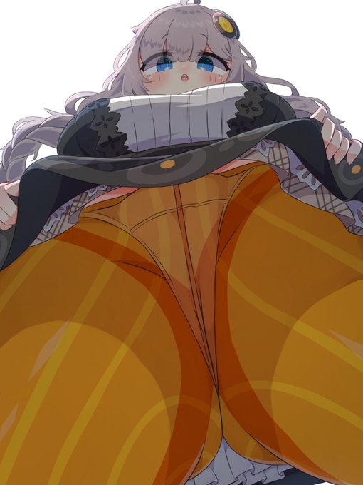 下はタイツなので見られても平気ですよ? 