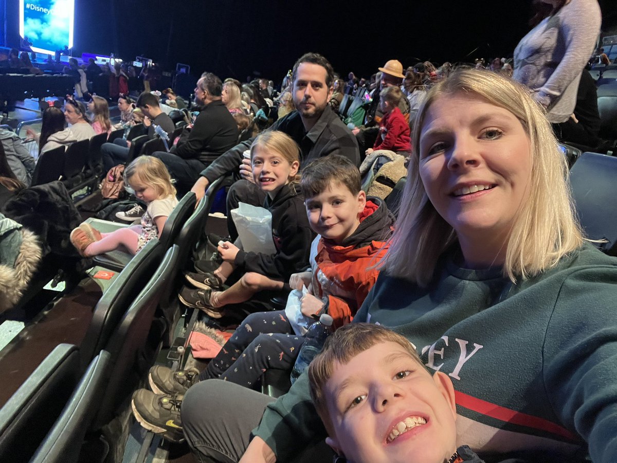 osbourn666's tweet photo. #disneyonice https://t.co/jitBFXqp4m