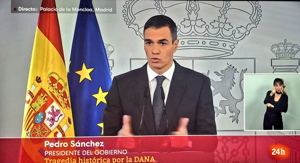 La declaración de este tipo está siendo de vergüenza.

"Si la Comunidad Autónoma quiere más recursos, que los pida"

¡Que no, sinvergüenza. Que es una emergencia nacional, que no tiene que pedir nada, que es competencia vuestra!

Ya he explicado por qué⬇️
x.com/JosemaVallejo/…