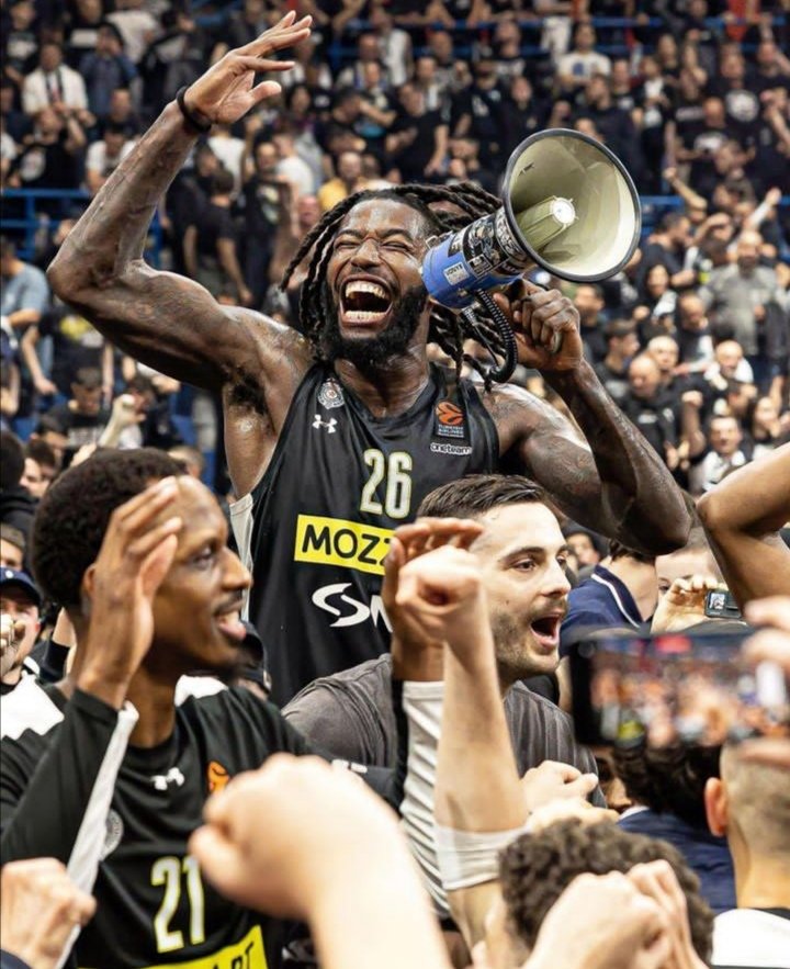 SnikpeGrobar's tweet photo. "Ja nisam igrao za Partizan, ja sam živeo Partizan. Hvala ljudima iz kluba za poverenje koje su imali u mene i šansu koju su mi dali. Sezonu koju sam proveo u Partizanu ću pamtiti ceo život."

- Matijas Lesor https://t.co/LLUpaPnBty
