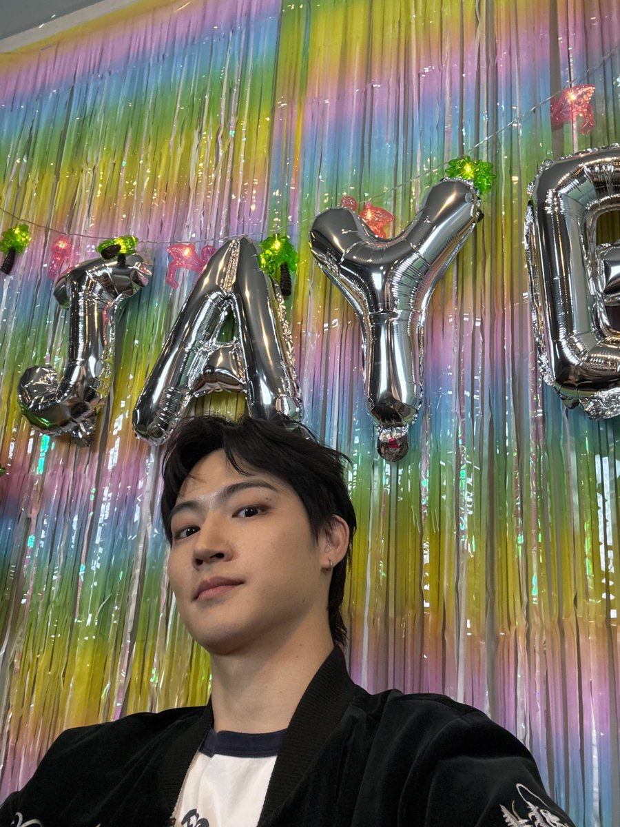 [B.STAGE] 241102 JAYB

Thank you for coming 🫠

jayb.bstage.in/story/feed/672…

#JAYB #제이비 <a href="/jaybnow_hr/">.</a>
