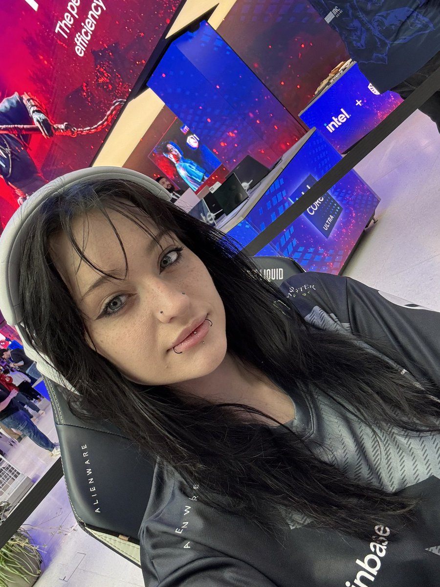 IM LIVE AND IM IN LONDON with <a href="/TeamLiquid/">Team Liquid</a> at <a href="/intel/">Intel</a>! COME HANG OUT EU FRIENDLY STREAM WOOO

Twitch.tv/nihachu