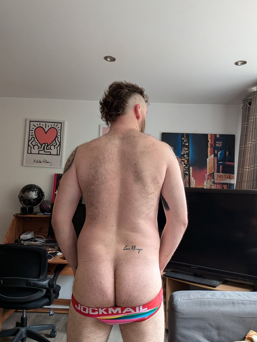 CubRizla's tweet photo. What we sayin lads more butt pics? https://t.co/5g0gRUxPHO