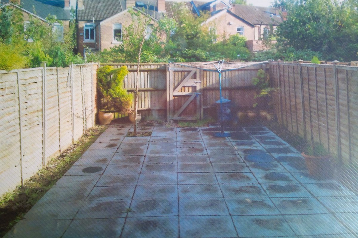 CraigGarden's tweet photo. Would you buy a garden like this?
Well, I did! Read how I transformed it into an urban oasis on a shoestring. Read how I did this on my Substack, Acanthus: Modern Gardening, https://t.co/17QNikPDVV. #gardendesign #gardendesigner #courtyardgarden #urbanoasis #gardenmakeover. https://t.co/eDTWCUXnH5