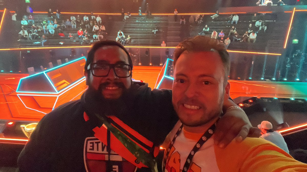 Es increible encontrar gente con gran pasión por el juego, y que tambien hace la travesia desde latinoamerica para ser testigo de estos super eventos! Aqui con <a href="/CubaCoC/">Cuba CoC</a> !