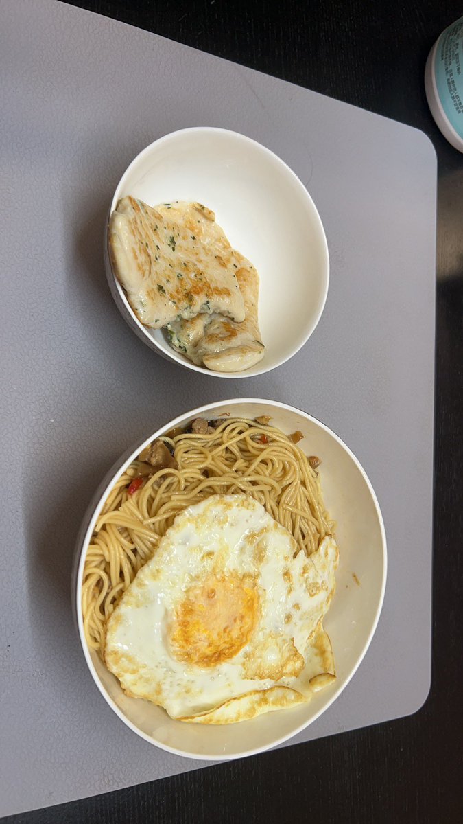 Max3zZZ's tweet photo. 无趣的人吃无趣的餐 https://t.co/Dn92feehAK