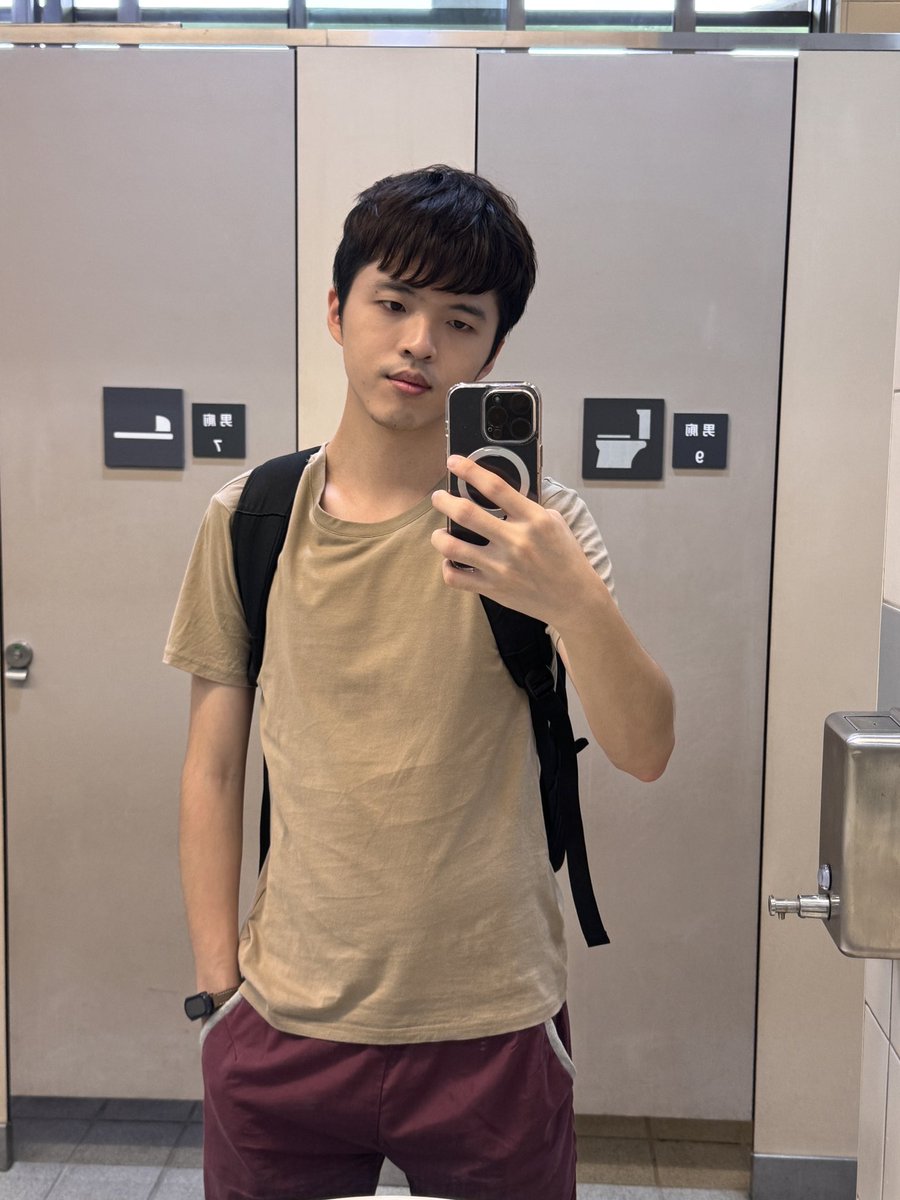 少見的自拍😅