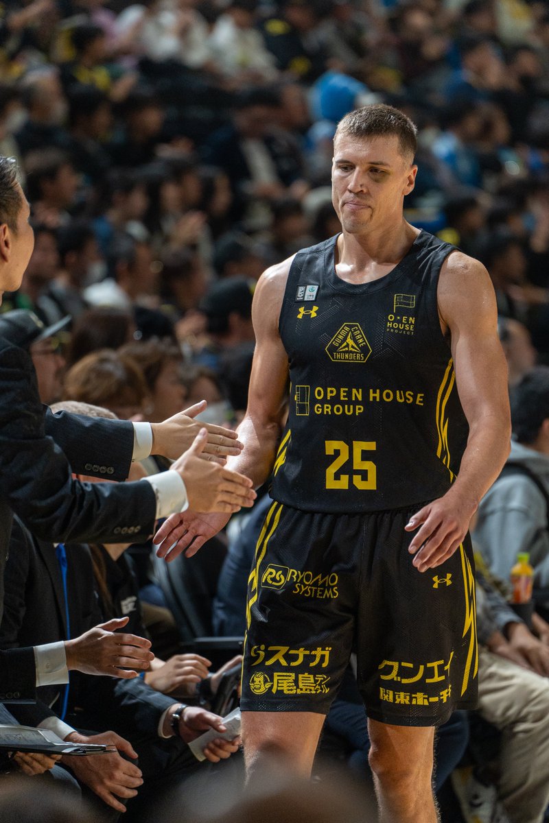 cranethundakun's tweet image. 23得点はBリーグキャリアハイ👏👏👏
それまでが去年12月のアルバルク戦での20点だったので3点更新👏
今日も目の下に青アザがあって、常に生キズが絶えない #ケーレブ だけど、いつもゴール下で体を張ってくれるのでホント頼りになるし、今季はレフェリーの笛にアジャストできるようになったのが良き👍