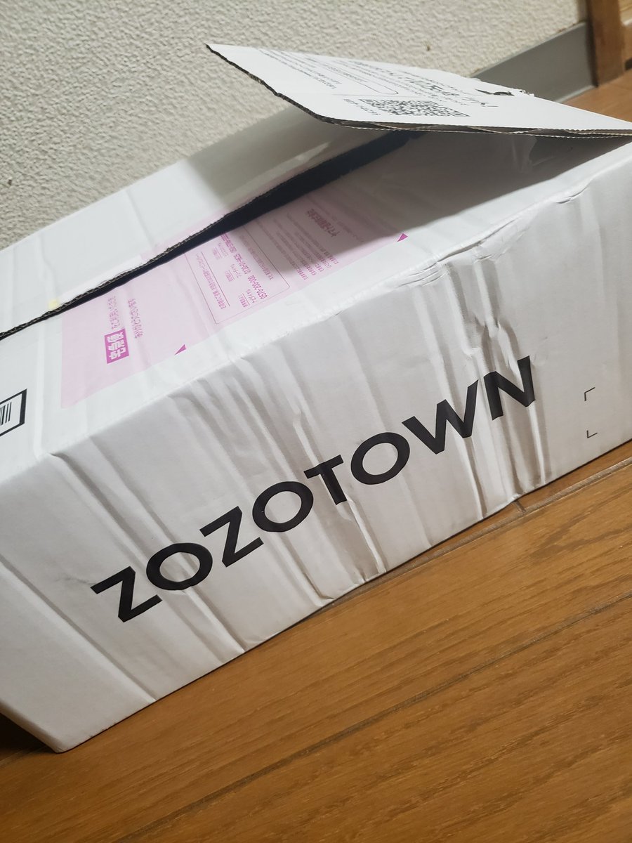 AKIEMAMJ's tweet photo. 白い箱珍しいなと思ったら😃
#ZOZOWEEK箱CP https://t.co/5MccW2dUqQ