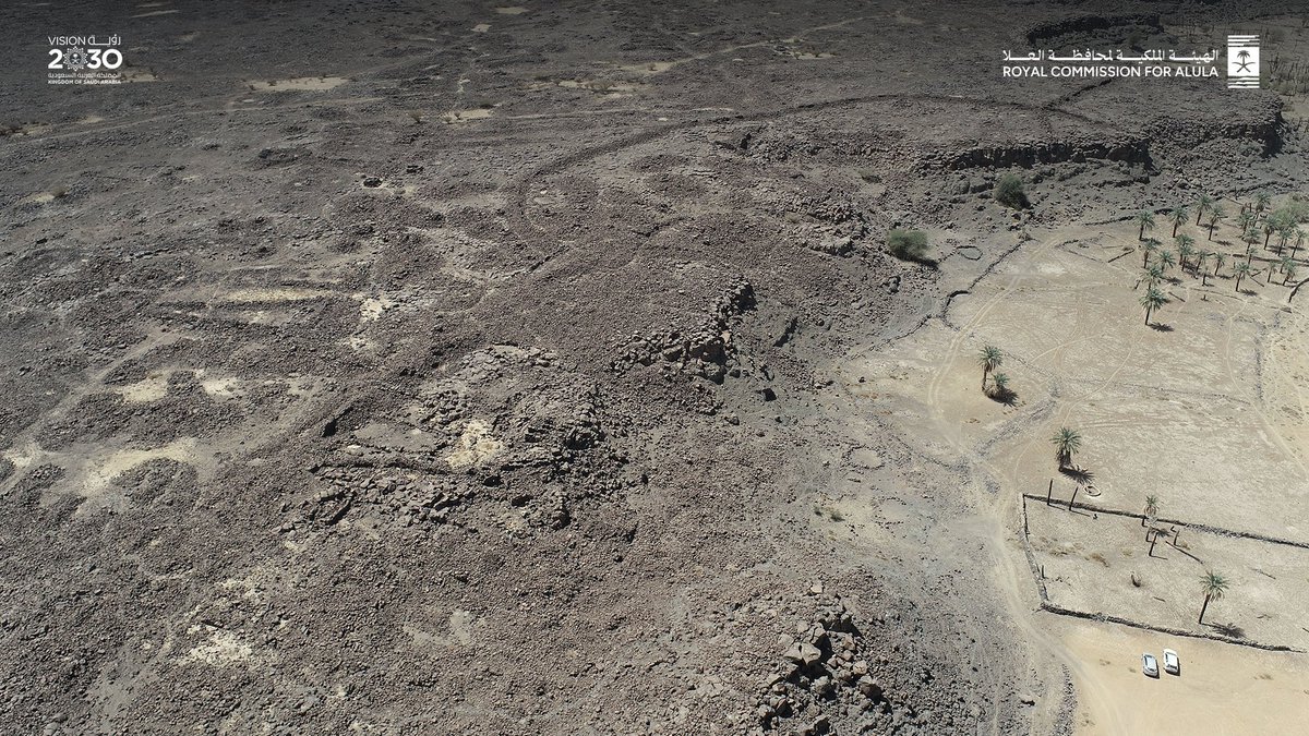 RCU_SA's tweet photo. The discovery at #AlNatah provides evidence of a clear division within the fortifications and cities, designating areas for residential and funerary purposes, dating back approximately 2400–2000 BCE to 1500–1300 BCE, with a population of 500 people occupying an area of 2.6 hectares.