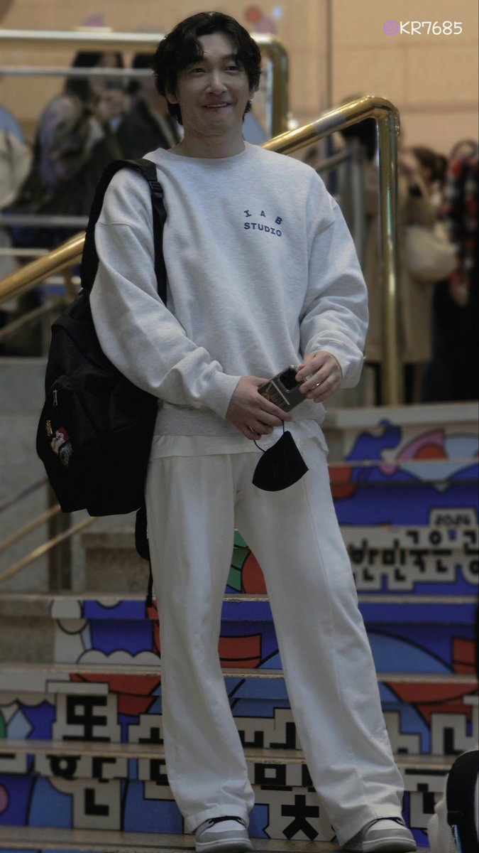 2024.11.02 조승우 맨투맨

m.smartstore.naver.com/shoeboxx/produ…

아이앱 스튜디오 스웨트셔츠 라이트 그레이 - 23FW IAB Studio Sweatshirt Light Gray

🏷 258000