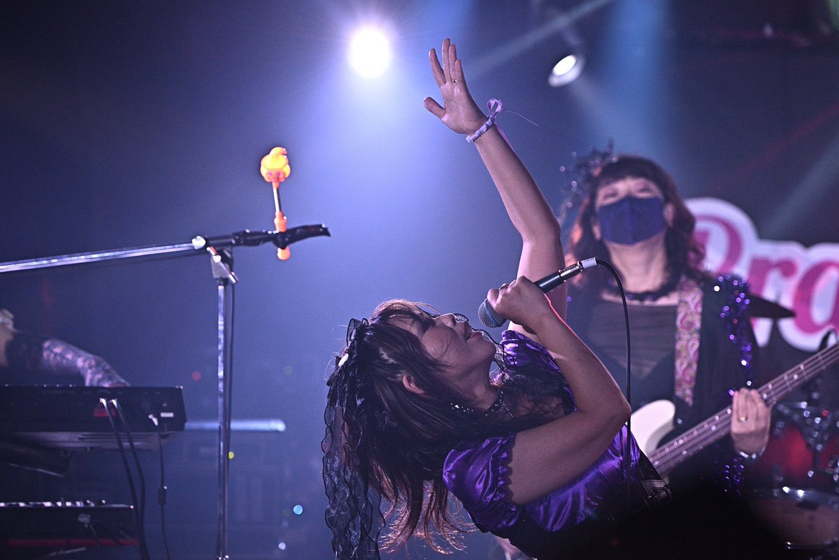THEROCKSTATION2's tweet photo. ライブレポート

Pra☆tÏA

SHOW-YAコピバン。
これほど迄に完成度が高く、魅力と実力を兼ね揃えたバンドは他にないだろう。
それほど迄に、彼女達のステージはパワフルであり、眩い光を解き放っているのです。

#ロクステ
#新所沢therock 
#Pra☆tÏA
#photobyGenki
#コピバン
#SHOW-YAコピバン https://t.co/2bKgx4qui9