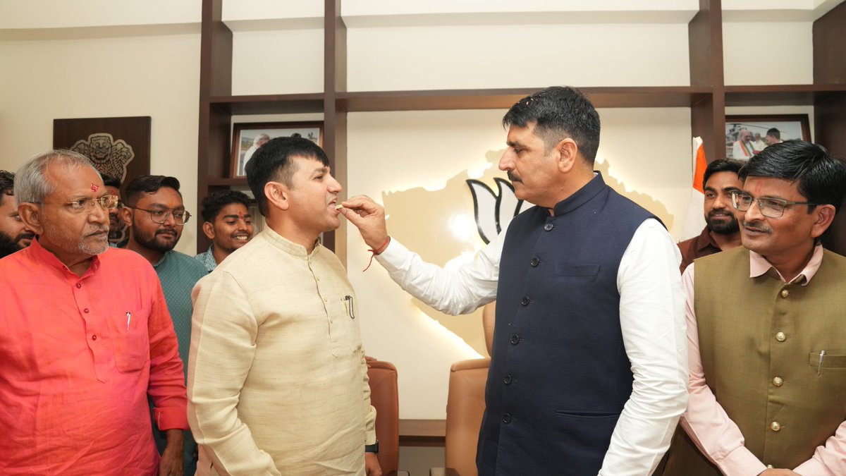 ChaudhryShankar's tweet photo. Inaugurated the 'Atal Jan Seva Kendra' of Deesa MLA Shri Pravinbhai Mali. May this center continue to serve the public and contribute to their well-being. https://t.co/mMsqsTWWmv