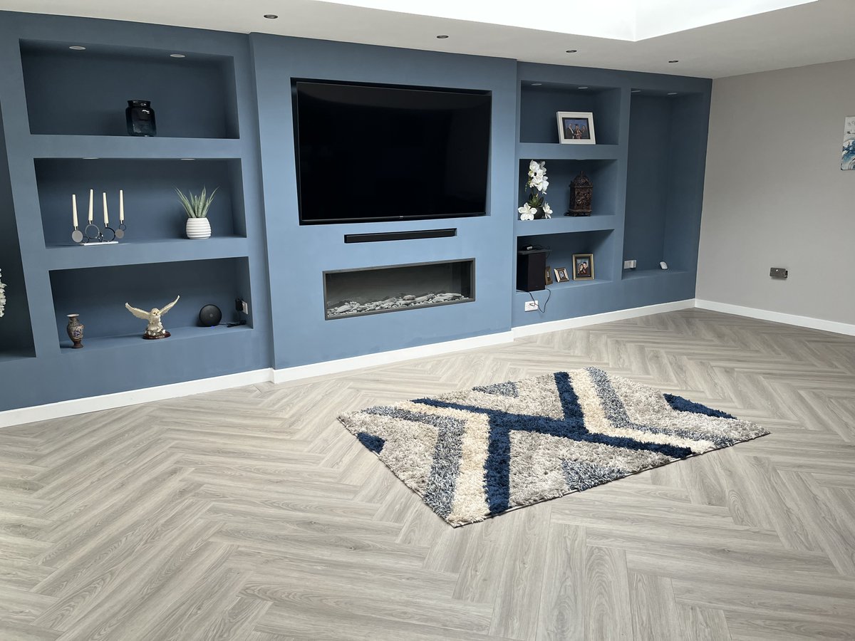 amandaandbella's tweet photo. waiting for my @DFS sofa to arrive. Having waited in all day yesterday for it not to arrive. Apparently it’s getting escalated, in the meantime I’m just to sit on the floor!! https://t.co/zu7CyhyKEL