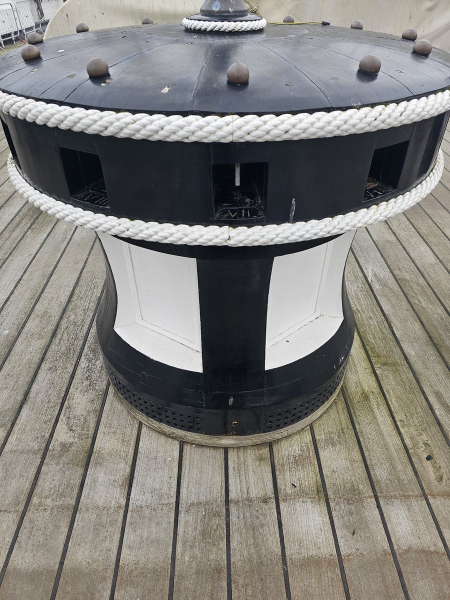 AreConspiracy's tweet image. Did you know the capstan isn't quite central on the HMS warrior?... #SeaOfThieves