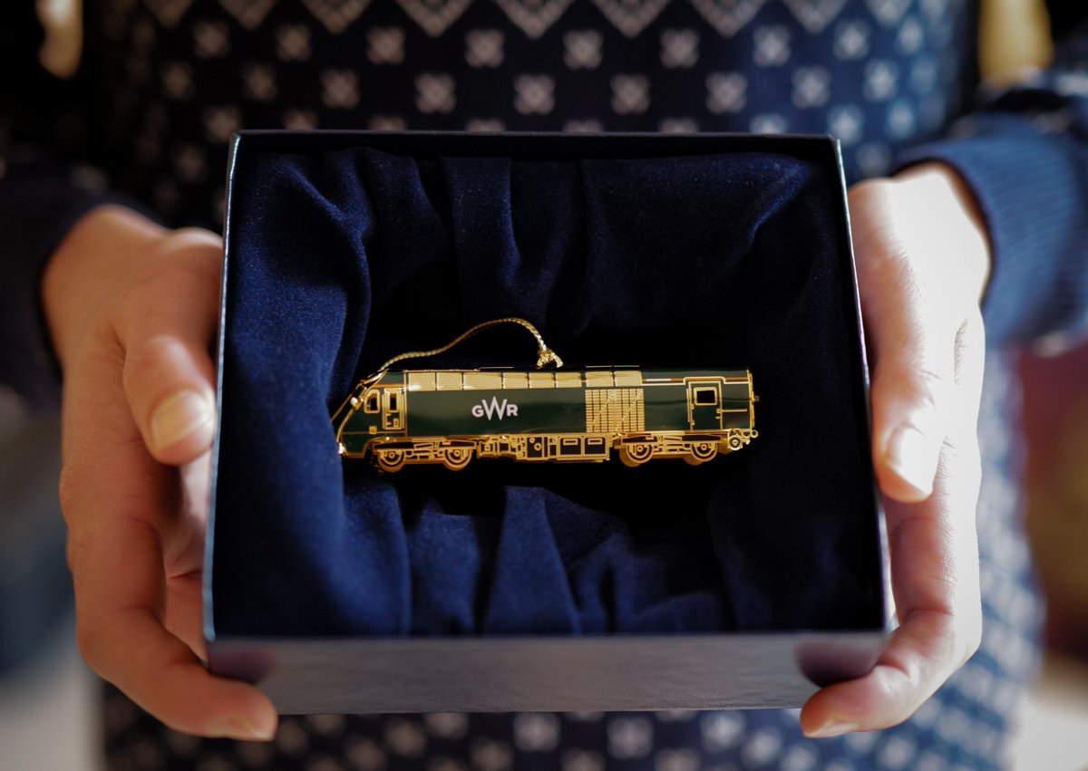 The London Christmas Company tweet media