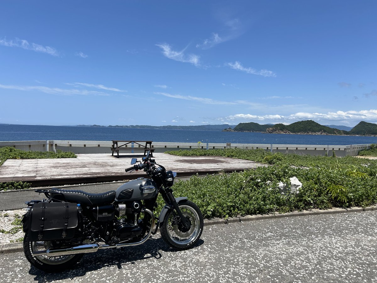 SlowLifeAndRide's tweet photo. 経験を積んだ？🙃ので更新しますw
沢山のライダーさんと繋がりたい😆

名前：おーしゃん
性別：男
年齢：アラフィフ
住み：大阪府
車種：W800
趣味：バイクいじり/ツーリング / キャンプ(最近いけてない🥹)
好物 : 絶景

#バイク乗りとして軽く自己紹介 
#バイク好きと繋がりたい 
#w800 #kawasaki https://t.co/hXqRX928Rf