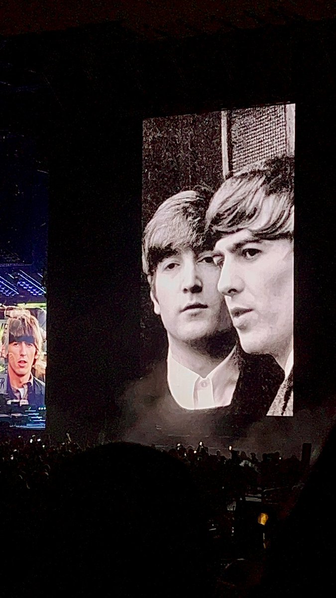 No tomó agua en más de dos horas. No necesita que nadie le quite el saco. Tres horas de show. ¿Altura? ¿Playback? ¿Qué es eso? 82 años. No es un doble. Con ser un Beatle sería suficiente y épico. Pero es Sir Paul McCartney y ha dado el mejor concierto en Bogotá. #PaulMcCartney