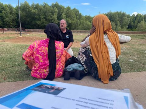 indien_man's tweet photo. Action : Maraude
Lieu : Tsoundzou
Date : 30/10/2024
📷 Maraude pour l'Égalité Femme / Homme - Lutte contre les Violences Faites aux Femmes 📷
📷
Cette action a été financée par la mairie de Mamoudzou. https://t.co/OeBl0Os4av