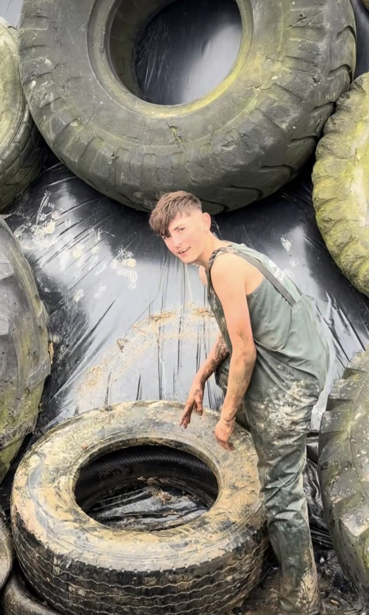 lovetogetmuddy's tweet photo. Young fit farmer on Tik Tok 😈😛 Love his Gear https://t.co/1Ma7qa38U1