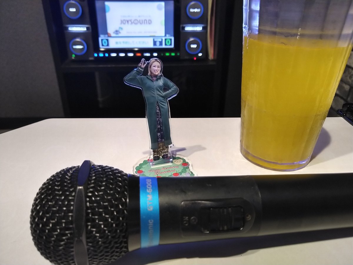ebifry0716's tweet photo. 動画のひなと一緒にちょこっとだけ
チャレンジしてみたけれど、
なにがどうなったら
こうなるんだろっか…💫🤖💫
着々とバケモンになってて
一生にやけてる。
きっと最終形態は楽器だな。(笑)
あ~~~
勝手に妄想カラオケデート楽し🎆🗿(笑)
#heartattackchallenge
#スタバも吹っ飛ぶ
#柏木ひなた https://t.co/HM7SGNuO74