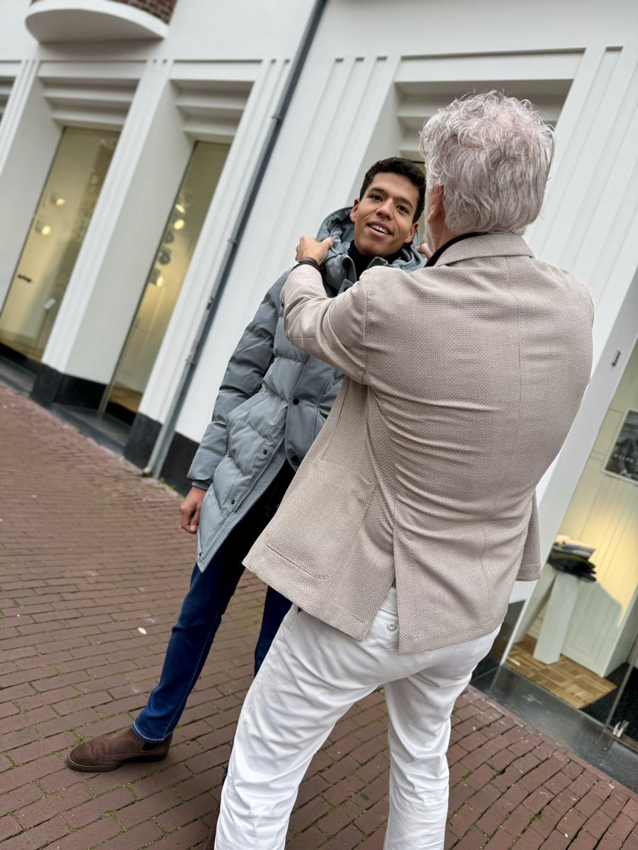 We maken ons klaar voor een heerlijk shopping weekend 🛍️ 🍂🍁🤎

Vandaag zijn beide winkels open vanaf 9 uur en morgen is er koopzondag in Sneek, dan zijn we er vanaf 13 uur. 

Kom gezellig langs, we gaan er weer een mooi weekend van maken ☕️🍪🍷🥂

Team Jan Eringa

#koopzondag