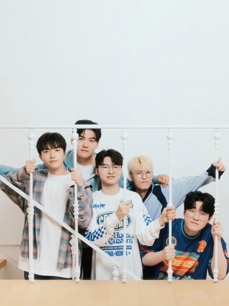 madeforjicheol's tweet photo. Whatever happens later, I wanted you all to know that I am proud of every achievement you guys have and will have in the future, hugs with consent and I will be your fan forever.  #T1WIN 
#T1Fighting #Zeus #Oner #Faker #Gumayusi #Keria #ZOFGK_Fighting https://t.co/jZ7sSbSGns