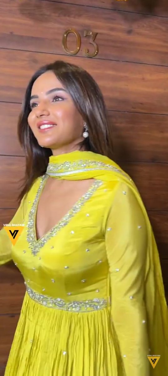 Stunning girl 🔥
<a href="/jasminbhasin/">Jasmine bhasin</a> 
#JasminBhasin #Jasminians