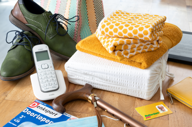 Rotterdammers met een AOW of AOW met een klein pensioen kunnen het AOW-tegoed van €450 aanvragen. Het bedrag wordt op de de Rotterdampas gezet en kan worden uitgeven bij de aangesloten winkels. 

🔗 Meer informatie en aanvragen: rotterdam.nl/aow-tegoed-aan…