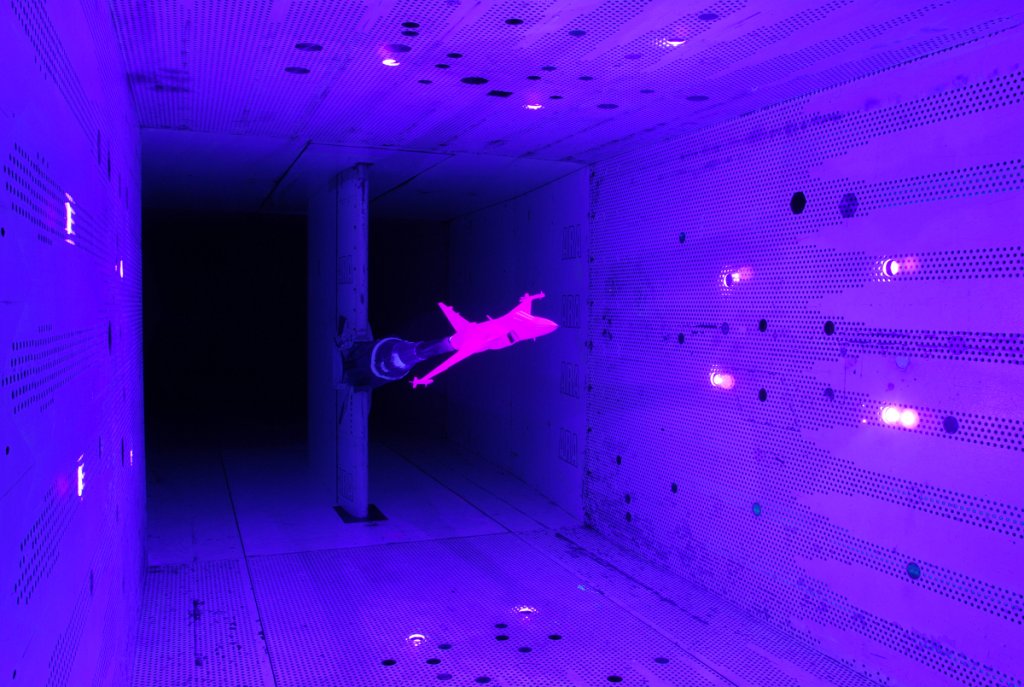 Jordan_W_Taylor's tweet image. Purple plane in a wind tunnel!

Pressure sensitive paints: A means of providing flow diagnostics without pressure tappings, where every pixel generates fast-reacting data points.

It relies on paints that luminesce under excitation wavelengths but that are quenched by oxygen…