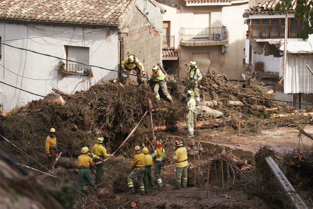 Zoe Schneeweiss (@zschneeweiss) on Twitter photo Spain struggles to make sense of a flood that killed hundreds bloomberg.com/news/articles/… via <a href="/clarahenz/">Clara Hernanz Lizarraga</a> <a href="/MacarenaMunozM/">MacarenaMM</a> <a href="/jzuloaga/">Jorge Zuloaga</a> Spain struggles to make sense of a flood that killed hundreds bloomberg.com/news/articles/… via <a href="/clarahenz/">Clara Hernanz Lizarraga</a> <a href="/MacarenaMunozM/">MacarenaMM</a> <a href="/jzuloaga/">Jorge Zuloaga</a>