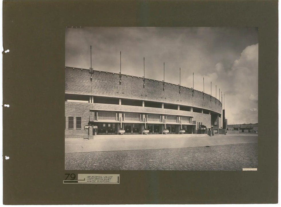 Toen je op de Olympische spelen nog medailles voor architectuur kon winnen
#vroegerwasallesbeter 😁 <a href="/arjenlubach/">Arjen Lubach</a>
