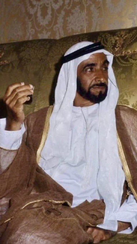 sa__ramos4's tweet photo. ٢ | نوفمبر | ٢٠٠٤
عشرون عاماً على وفاة الشيخ زايد 
" رحم الله رجلاً كان لشعبه أباً قبل ان يكون قائداً اللهم إنه اكرمنا في الأرض فأكرمه بالفردوس الاعلى "

في جـنّـة الفردوس يا باني الدار لك شعب ما ينسى جميل العطايـا🤍 https://t.co/a0TOMkvkib