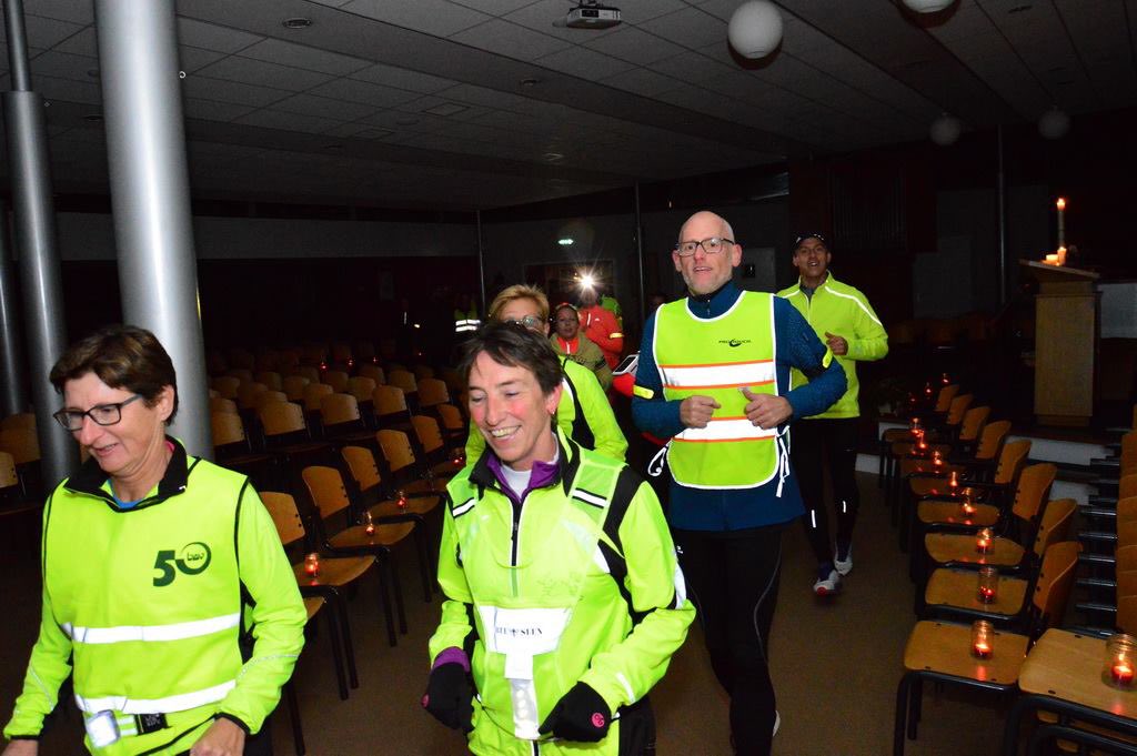 krollenloop's tweet image. Nog tot vlak voor de start heb je vandaag nog de kans om een startnummer te kopen voor de Krollenloop Urban Night Run. Deze unieke funrun door allerlei bijzondere gebouwen in het centrum van Veghel start om 18.45 uur met een korte warming-up. Deelname: 5 euro!