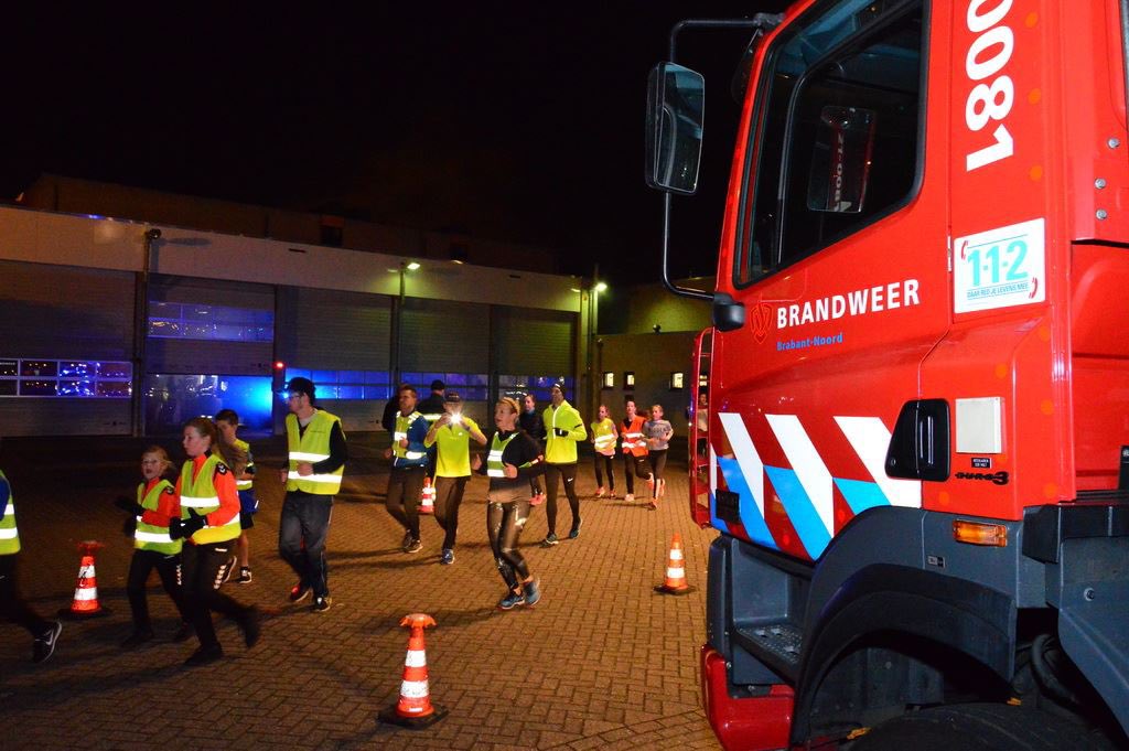 krollenloop's tweet image. Nog tot vlak voor de start heb je vandaag nog de kans om een startnummer te kopen voor de Krollenloop Urban Night Run. Deze unieke funrun door allerlei bijzondere gebouwen in het centrum van Veghel start om 18.45 uur met een korte warming-up. Deelname: 5 euro!