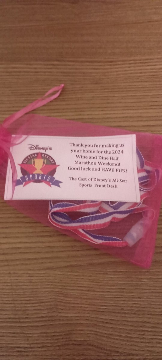 StephMaltzDC's tweet photo. Thanks to the front desk staff at All Star Sports for the race weekend support. This was under my door as I headed out at 3 am on Saturday morning for #WineandDine10K #AllStarSports #RaceDaymorning @runDisney @WaltDisneyWorld https://t.co/NHRveWzlDr