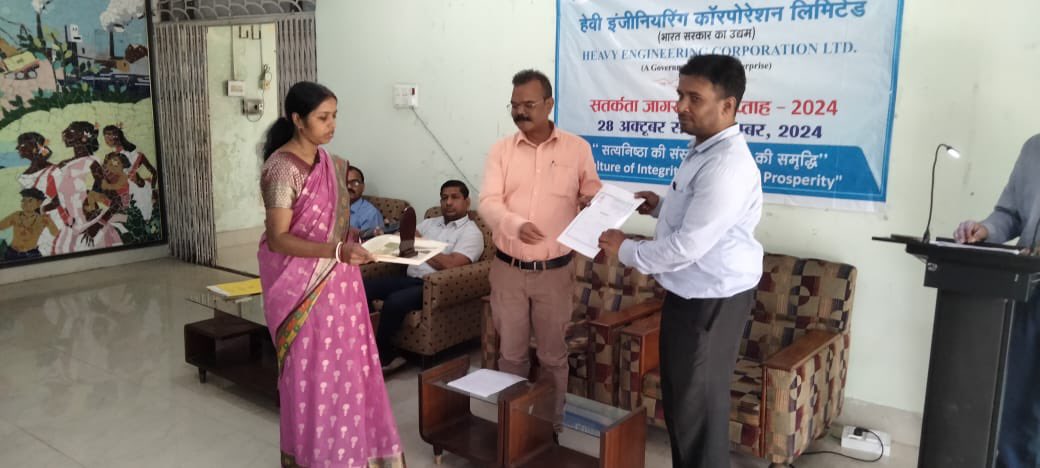 hec_ltd's tweet photo. On Day6 of #VigilanceAwarenessWeek2024 a Valedictory Function was organised where Sh M. Lakra Dir(Pers.), Sh B. S. Garg Dir(Prod.), &amp; Sh A. Kumar SDGM(Vig.) distributed prizes to the winners of Debate, Quiz, and Essay Competition held during #VAW2024 @CVCIndia @MHI_GoI https://t.co/dhtWsq63dB