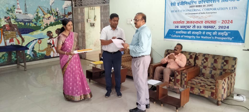 hec_ltd's tweet photo. On Day6 of #VigilanceAwarenessWeek2024 a Valedictory Function was organised where Sh M. Lakra Dir(Pers.), Sh B. S. Garg Dir(Prod.), &amp; Sh A. Kumar SDGM(Vig.) distributed prizes to the winners of Debate, Quiz, and Essay Competition held during #VAW2024 @CVCIndia @MHI_GoI https://t.co/dhtWsq63dB