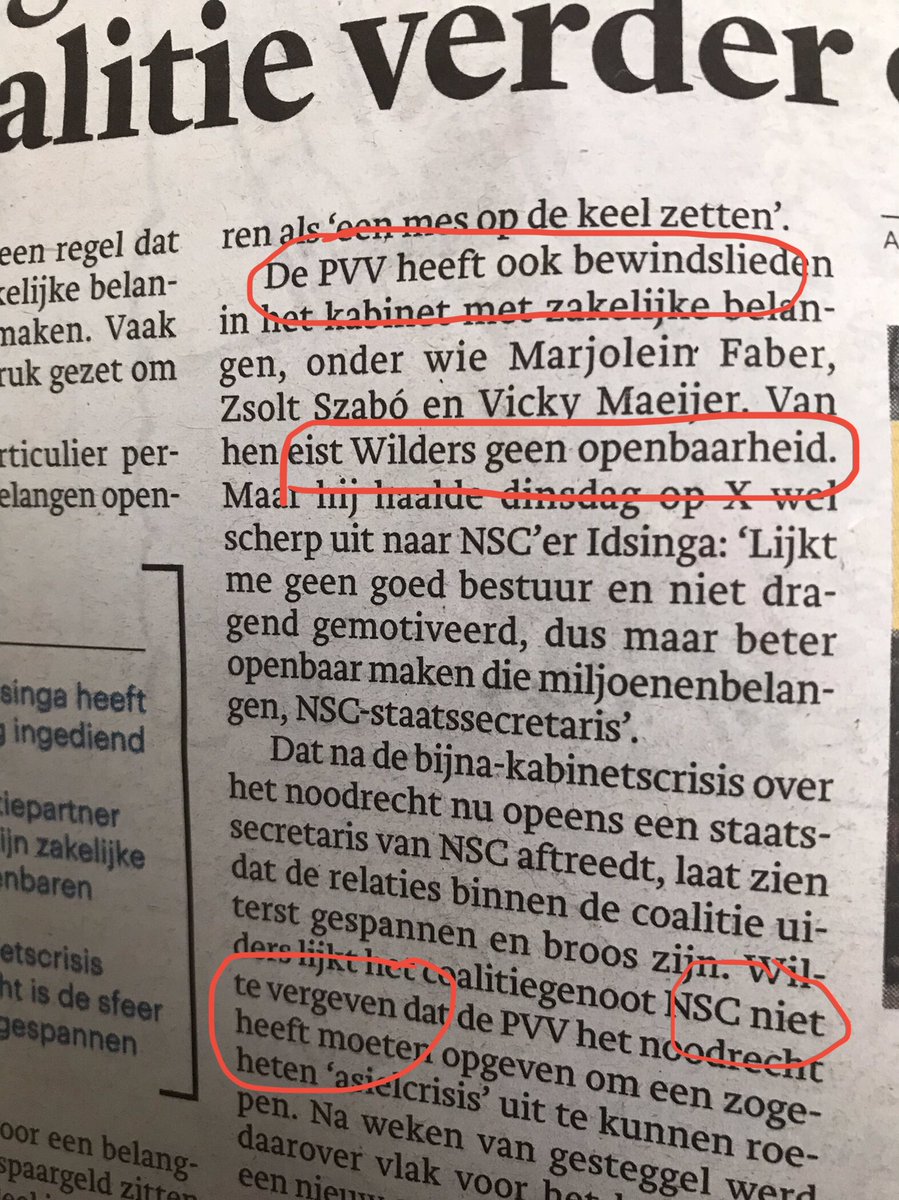 O, o, o. Wat is Wilders een gore hypocriet zeg en een kleinzielig mannetje. Ten eerste: wel openbaarheid eisen van anderen maar niet van de eigen mensen.
Ten tweede: het was dus gewoon een kleuterachtige wraakactie.
Zielige stumper!
