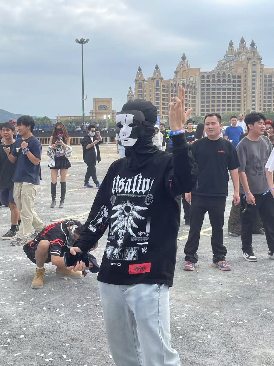 Found 7 L imitators in China!!!<a href="/7dubz_/">7𝘓</a> @7dubz_