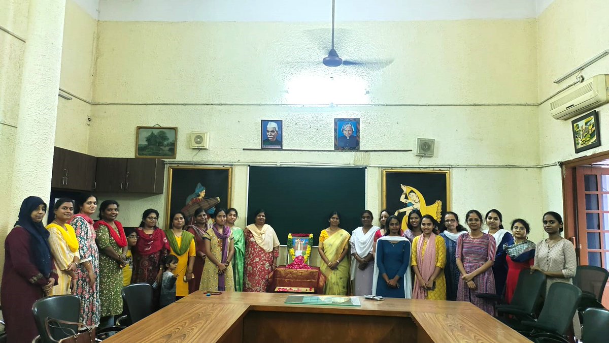 CCSc_NSS's tweet photo. Floral tribute to Sardar Vallabhbhai Patel on his birth anniversary on October 31st, which also marks National Unity Day (Rashtriya Ekta Diwas), was organized at CCSc on 01.11.2024
#NationalUnityDay #RashtriyaEktaDivas  #NSSPO
@ccschyd @supta_FDNT https://t.co/5Egl8pNs7g
