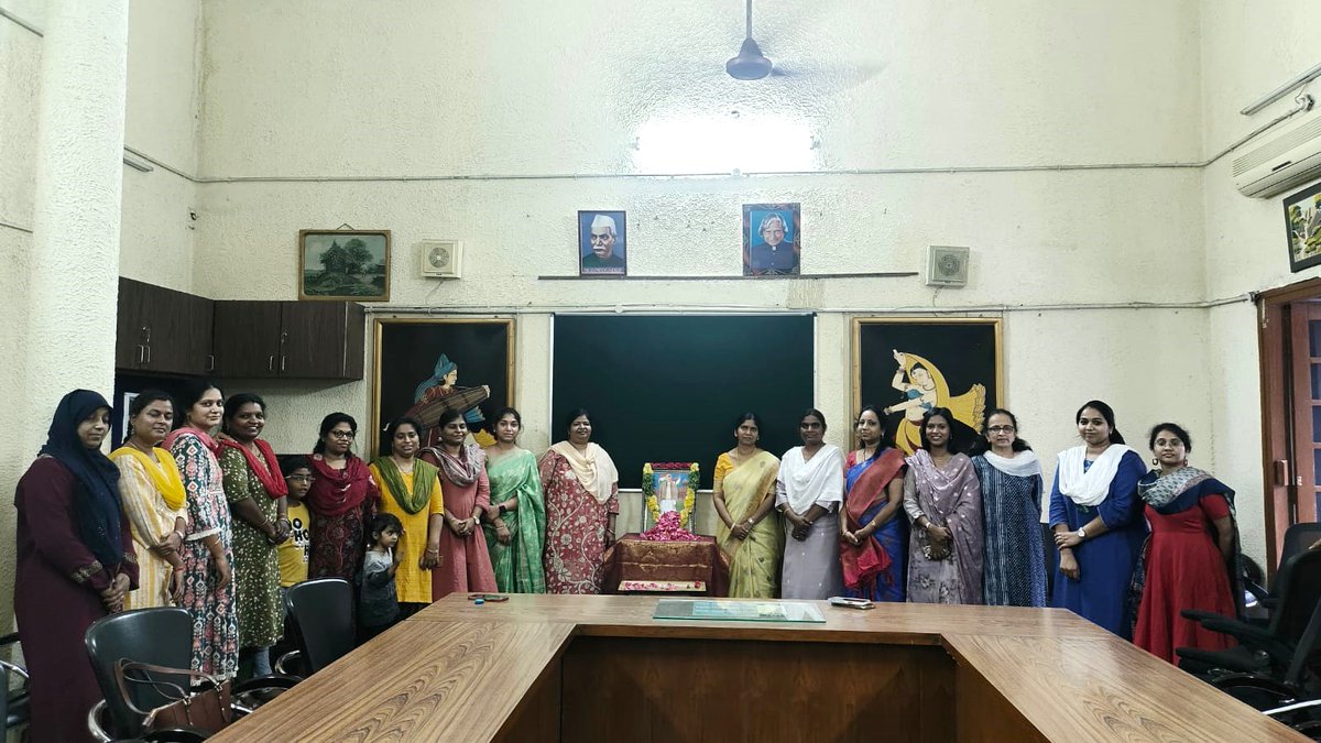 CCSc_NSS's tweet photo. Floral tribute to Sardar Vallabhbhai Patel on his birth anniversary on October 31st, which also marks National Unity Day (Rashtriya Ekta Diwas), was organized at CCSc on 01.11.2024
#NationalUnityDay #RashtriyaEktaDivas  #NSSPO
@ccschyd @supta_FDNT https://t.co/5Egl8pNs7g