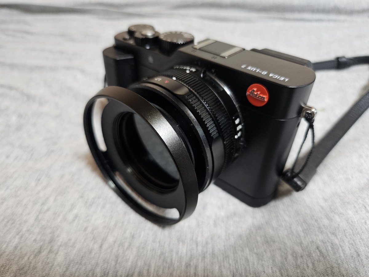 keigo_k15's tweet photo. D-LUX7のフードってほとんど効果がないんですけど、ある方がカッコ良く見えるので付けてます……😅

明日はスナップなんで使うかも……🤔

#ライカ #leica #dlux #leicadlux #カメラ #写真 https://t.co/pXClb7ACXG
