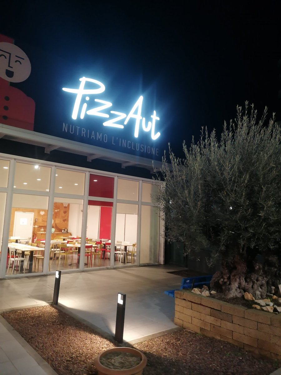 BorgheseTomas's tweet photo. Sostenete PizzAut... E cmq si mangia da Dio!!
#PizzAut #monza #cassinadepecchi #autismo https://t.co/Q6iPROF7aQ